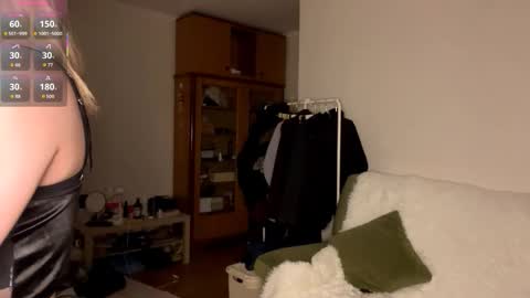 Snapshot of selemine_ chatting on December 2025 06:34:01 PM Sophia online show from December 2025 06:34:01 PM