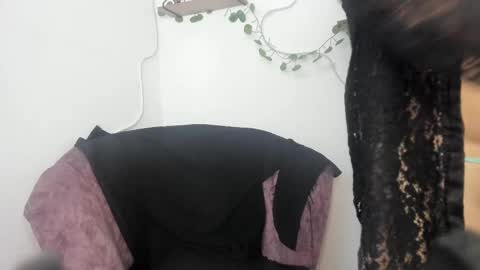 Selena online show from November 2025 07:32:02 PM