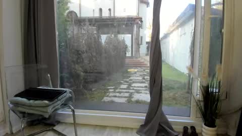 Snapshot of selena_reeves chatting on February 2025 01:01:01 PM Selena online show from February 2025 01:01:01 PM