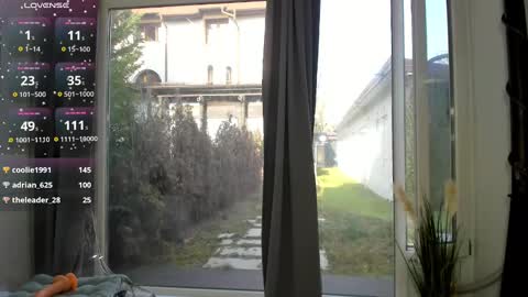 Snapshot of selena_reeves chatting on February 2025 10:49:01 AM Selena online show from February 2025 10:49:01 AM