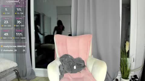 Snapshot of selena_reeves chatting on February 2025 08:09:02 PM Selena online show from February 2025 08:09:02 PM