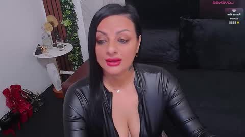 Selene online show from November 2025 05:45:02 AM