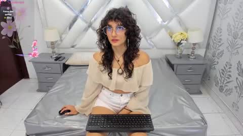 Snapshot of selenareyess chatting on September 2025 07:14:02 PM Selena reyess online show from September 2025 07:14:02 PM