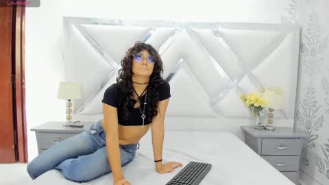 Snapshot of selenareyess chatting on September 2025 08:24:01 PM Selena reyess online show from September 2025 08:24:01 PM