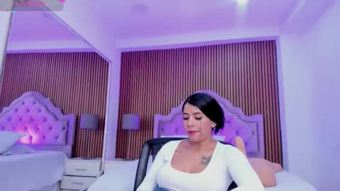 selenastonne online show from November 2025 09:46:02 PM