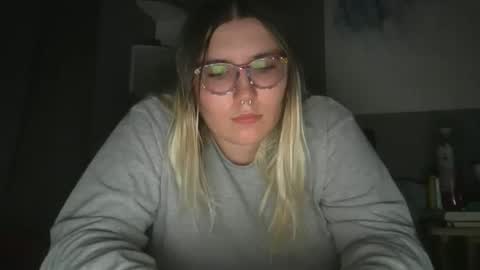 Selene online show from September 2025 11:39:02 PM