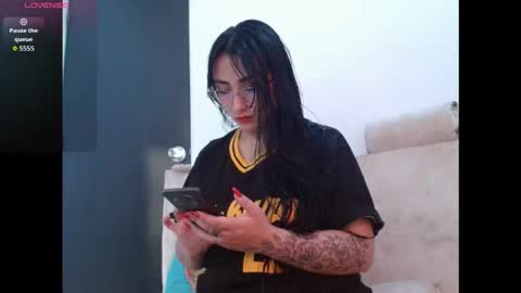 Selene online show from November 2025 04:19:02 PM