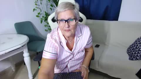 Selenna online show from December 2025 06:35:02 PM