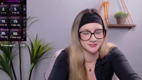 Snapshot of selina_thick chatting on November 2025 04:14:02 AM Selina Mae online show from November 2025 04:14:02 AM