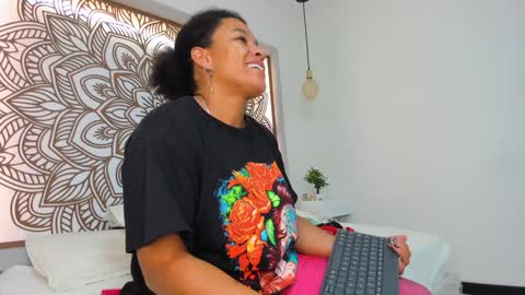 Snapshot of selket_ chatting on December 2024 11:33:01 AM Selket online show from December 2024 11:33:01 AM