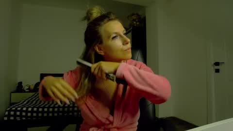 sellena_angel online show from April 2026 06:38:01 PM