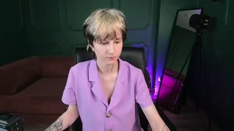 Snapshot of senpai_sins chatting on July 2026 01:50:01 PM Shigo online show from July 2026 01:50:01 PM