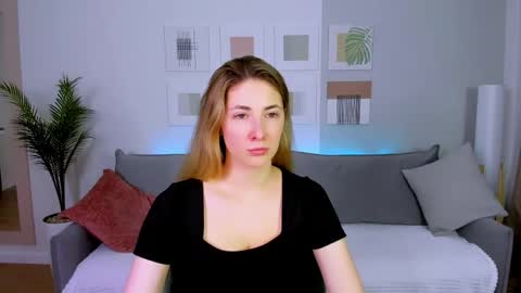 sensitiveheartt online show from April 2026 08:20:02 PM