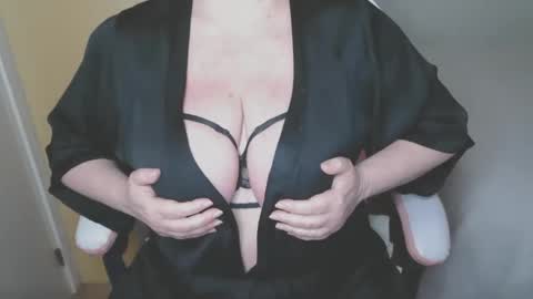 Snapshot of sensual_cris chatting on November 2025 09:46:01 AM CRIS online show from November 2025 09:46:01 AM