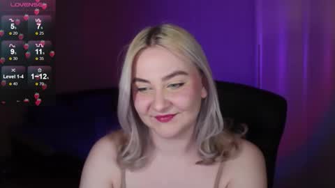 Ilona online show from November 2025 07:19:02 PM