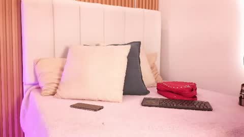 Sensual Kim77 online show from July 2026 12:33:01 PM