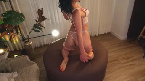 Snapshot of sensualcherry_ chatting on September 2025 09:40:02 PM Maria- OF sensual bee online show from September 2025 09:40:02 PM