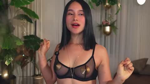 Snapshot of sensualcherry_ chatting on October 2025 12:43:02 AM Maria- OF sensual bee online show from October 2025 12:43:02 AM