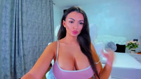 Snapshot of sensualreyna chatting on November 2025 07:02:02 PM EllaRossa online show from November 2025 07:02:02 PM