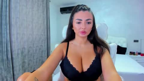 Snapshot of sensualreyna chatting on November 2025 12:13:01 PM EllaRossa online show from November 2025 12:13:01 PM