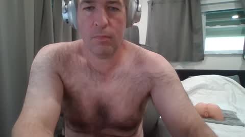 senyai40 online show from October 2025 05:45:01 PM