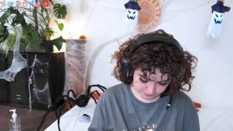 SeraReads online show from October 2025 03:08:01 PM