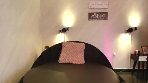 Seren  Follow me online show from February 2025 09:38:01 AM