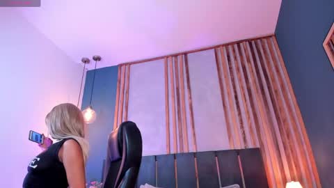 Serena  online show from April 2026 08:53:01 PM