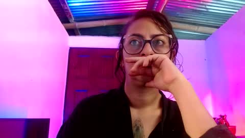 Snapshot of serena_xyz chatting on December 2025 03:06:01 PM Serena Xyz online show from December 2025 03:06:01 PM