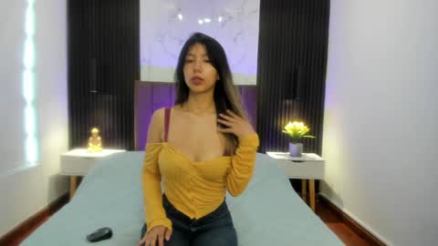 Snapshot of serene_waves chatting on December 2024 12:01:02 PM Serene online show from December 2024 12:01:02 PM