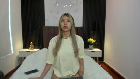 Snapshot of serene_waves chatting on January 2025 12:19:02 PM Serene online show from January 2025 12:19:02 PM