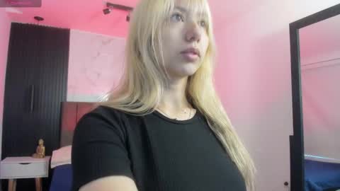 Snapshot of serene_waves chatting on September 2025 01:05:02 PM Serene online show from September 2025 01:05:02 PM