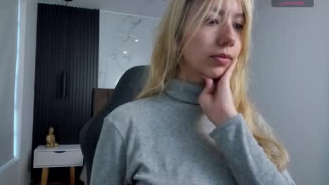 Snapshot of serene_waves chatting on October 2025 12:48:02 PM Serene online show from October 2025 12:48:02 PM