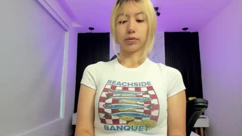 Snapshot of serene_waves chatting on November 2025 11:44:02 AM Serene online show from November 2025 11:44:02 AM