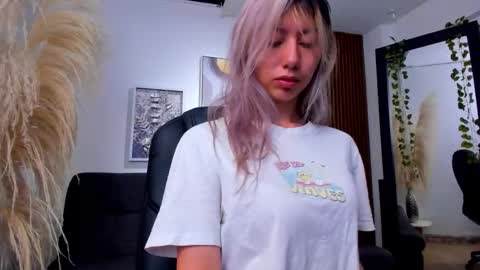 Snapshot of serene_waves chatting on November 2025 12:52:01 PM Serene online show from November 2025 12:52:01 PM