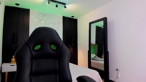 Snapshot of serene_waves chatting on December 2025 12:36:02 PM Serene online show from December 2025 12:36:02 PM