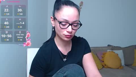 Snapshot of serenesophi chatting on February 2025 06:08:02 AM SereneSophi online show from February 2025 06:08:02 AM