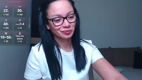 Snapshot of serenesophi chatting on March 2026 04:03:01 AM SereneSophi online show from March 2026 04:03:01 AM