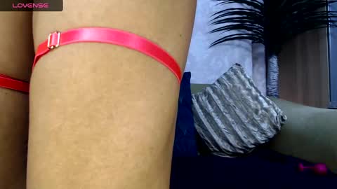 Snapshot of serenexxmilf chatting on February 2025 07:04:02 AM serenexx  your MILF online show from February 2025 07:04:02 AM