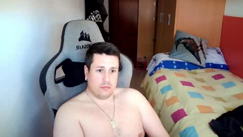 Pollos online show from April 2026 01:01:01 PM