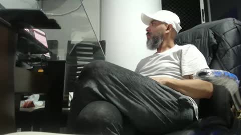 Snapshot of serioyhetero19 chatting on November 2025 12:02:01 AM hetero serio discreto online show from November 2025 12:02:01 AM