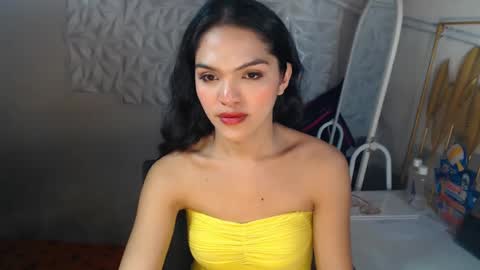 Snapshot of servicedoll18 chatting on June 2026 01:43:02 PM Bella online show from June 2026 01:43:02 PM