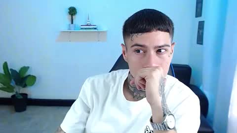 Snapshot of setthomas chatting on October 2025 03:03:01 PM Thomas online show from October 2025 03:03:01 PM