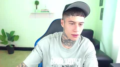 Snapshot of setthomas chatting on November 2025 04:06:01 PM Thomas online show from November 2025 04:06:01 PM