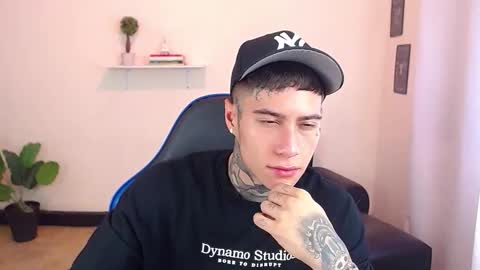 Snapshot of setthomas chatting on November 2025 03:11:01 PM Thomas online show from November 2025 03:11:01 PM