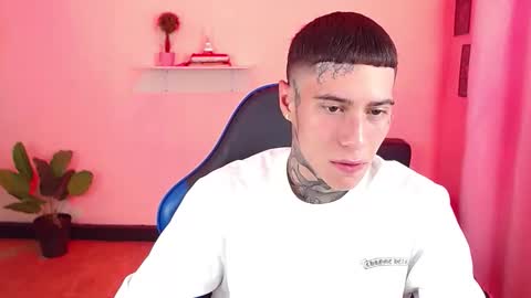 Snapshot of setthomas chatting on December 2025 09:12:02 PM Thomas online show from December 2025 09:12:02 PM