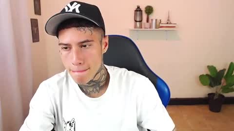 Snapshot of setthomas chatting on December 2025 10:03:01 PM Thomas online show from December 2025 10:03:01 PM