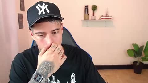 Snapshot of setthomas chatting on December 2025 09:42:02 PM Thomas online show from December 2025 09:42:02 PM