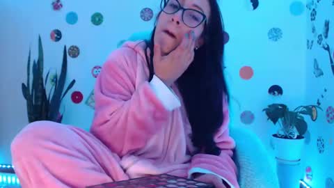 Snapshot of seuctive_woman57 chatting on January 2025 10:03:01 AM samy online show from January 2025 10:03:01 AM