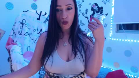 Snapshot of seuctive_woman57 chatting on January 2025 12:05:02 AM samy online show from January 2025 12:05:02 AM